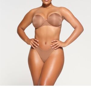 SKIMS ULTIMATE STRAPLESS PUSH-UP BRA